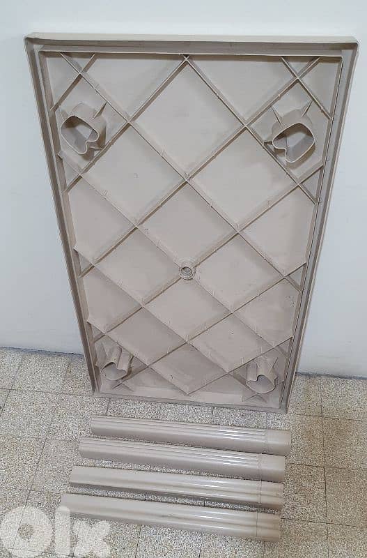 Table  Kamaplast  beige used  like  new 125 x 73   20$ beirut 03723895 10