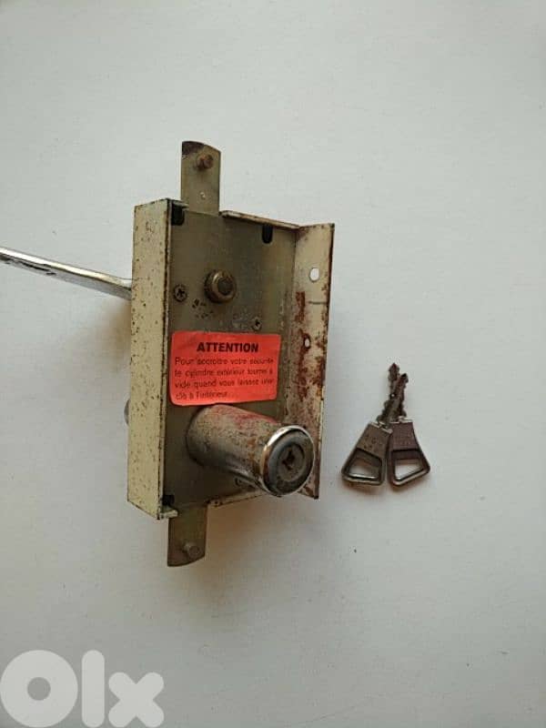 Security lock door - Not Negotiable 1