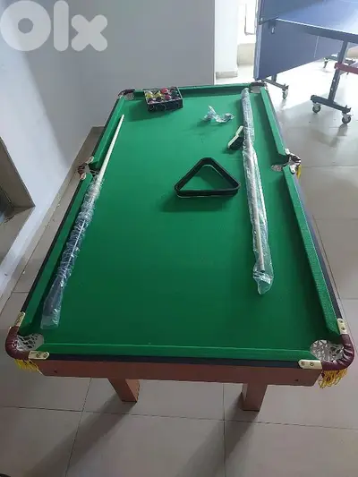 billiard table طاولة بيليارد