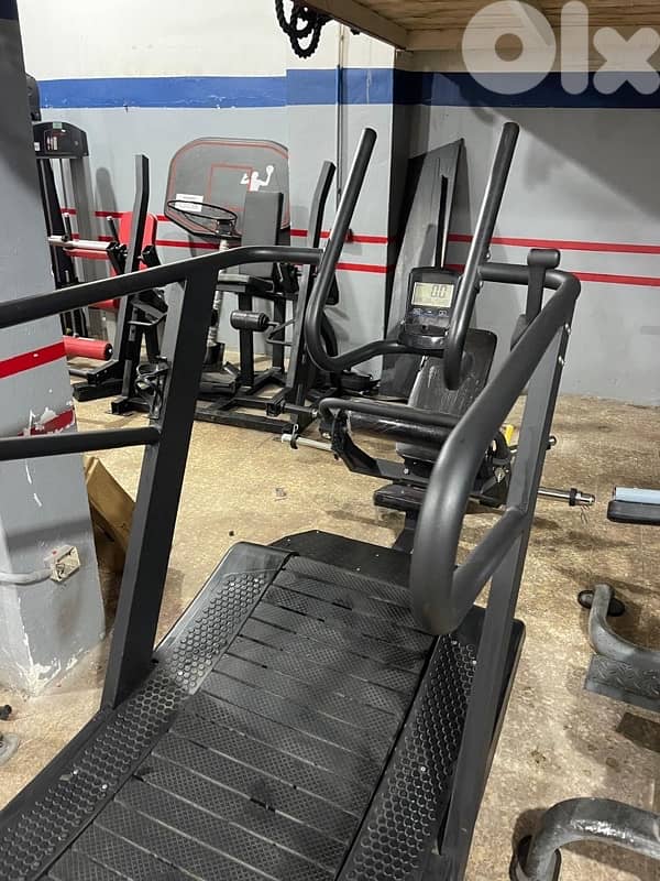 Curve treadmill like new used one week 1
