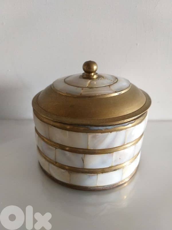 Elegant Shell/Brass Jewelry box 4
