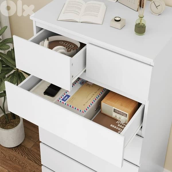 Dresser 3
