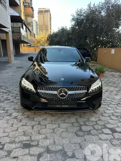 Mercedes C 300 2019 black on black (clean carfax)