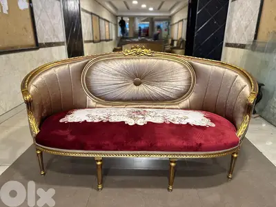 طقم كنبايات ستيل حفر خشب زان مصري ملبس ورق دهب خمس قطع وطاولة