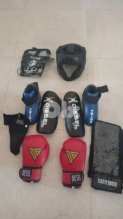 Full fighting gear size 10 to 14 years