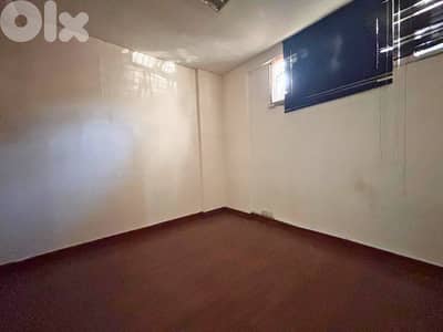 L19864 - 200 SQM Warehouse For Rent in Badaro, Beirut