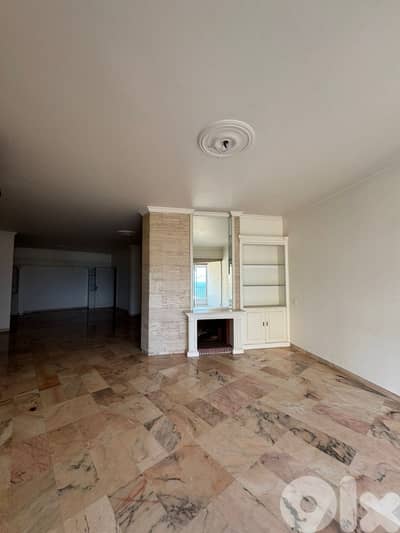 CATCH!! SPACIOUS APARTMENT IN AIN AL TINEH PRIME (180SQ) , (AM-253)