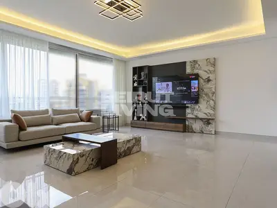 Brand New | Smartly Styled | Open View