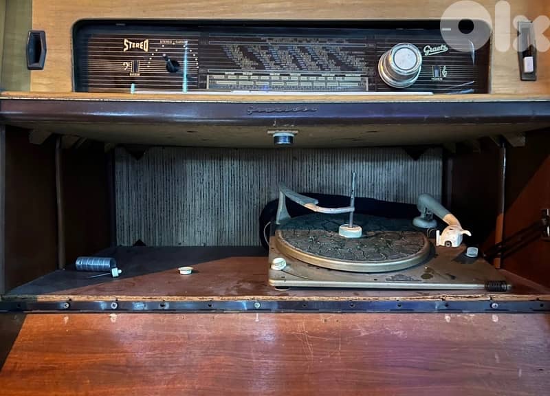 vintage vinyl record player. 160$ 2