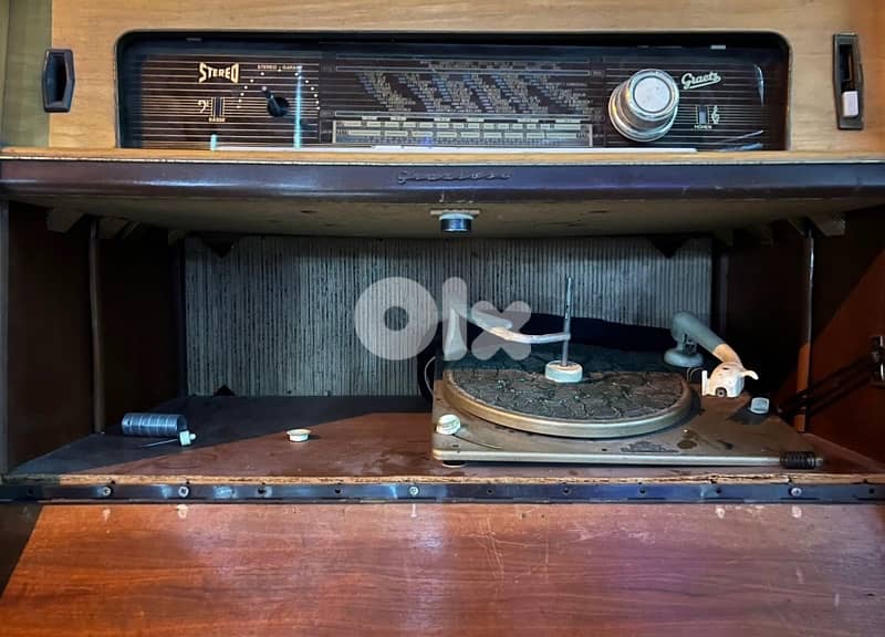 vintage vinyl record player. 160$ 1