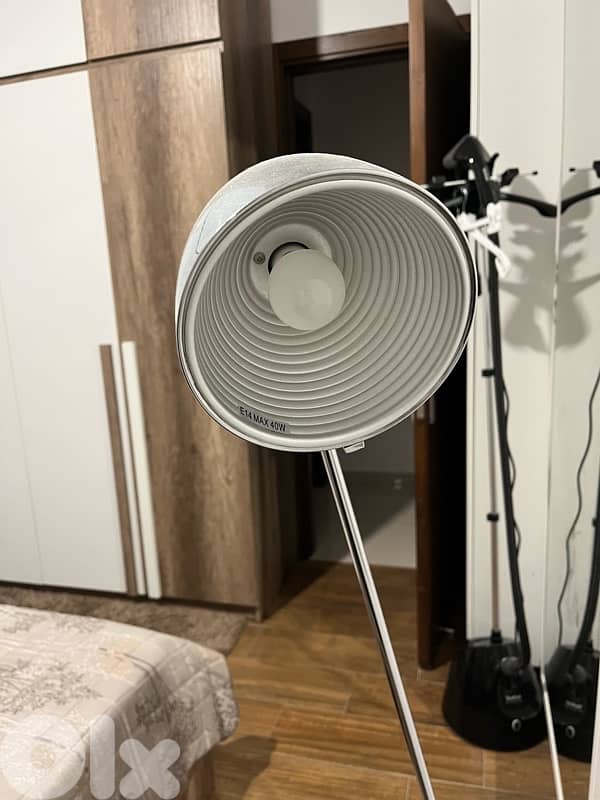 Lampadaire for Sale 2