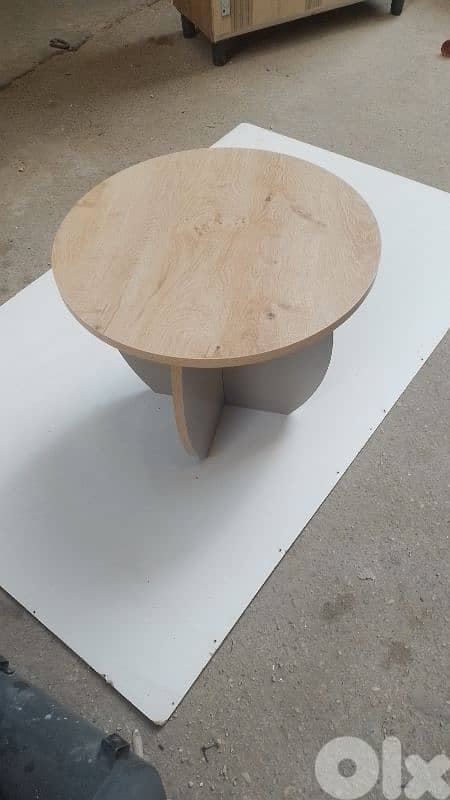 serves tables 0