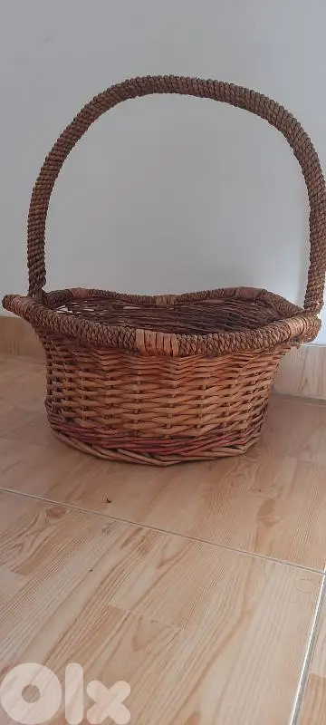 Basket height 20cm and width 40cm. سلًة