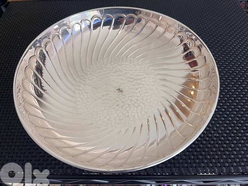 Silver center table dish 1