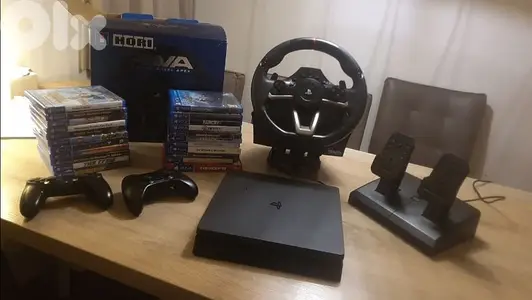 PS4 Slim 1TB | 3 controllers | 14 games | Apex driving wheel
