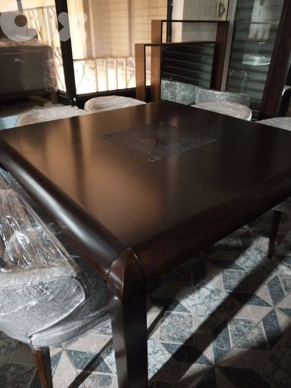 Square dining table 0
