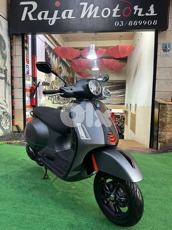 Vespa GTS 300 Super sport 2025 0