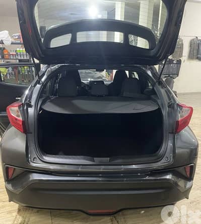 Toyota CHR 2018 Premium_Keyless_Power Mirror_Blind Spot