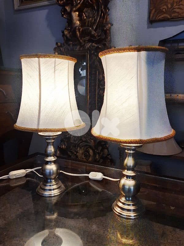 pair of english small lamps 0