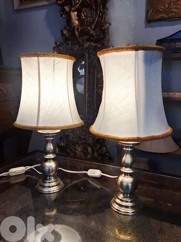 pair of english small lamps 0