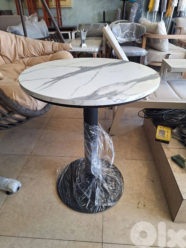 Restaurant table 0