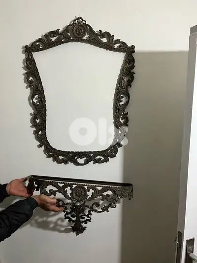 table tv and mirro border