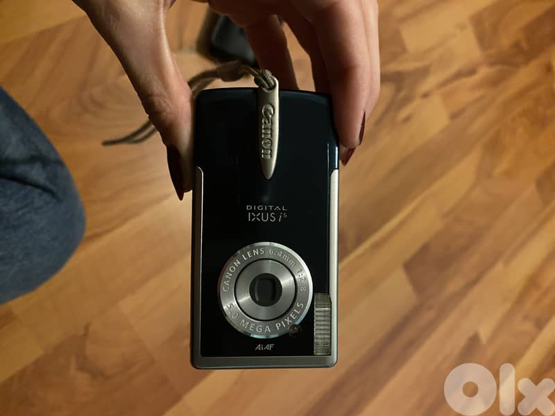 Vintage Canon Ixus digital camera + case + charger + memory 3