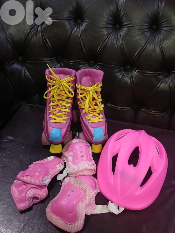 Roller skates with protective gear set 1