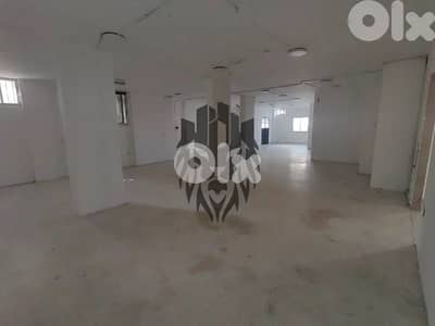 SPACIOUS 750SQ WAREHOUSE IN HAMRA PRIME | HAMR-259