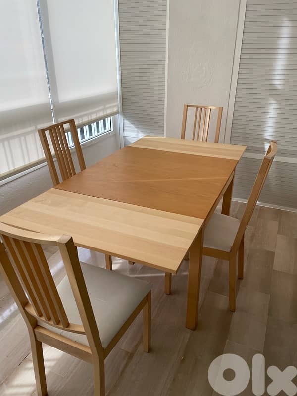 Table extenssible avec 4 chaises 0