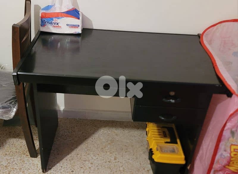black desk 0