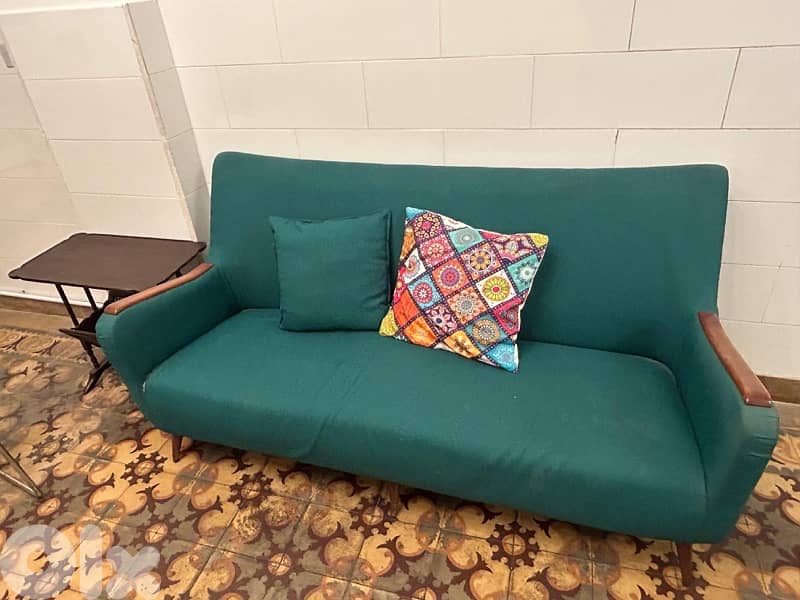 Antique sofa , in good condition: "mnajade jdid" 0