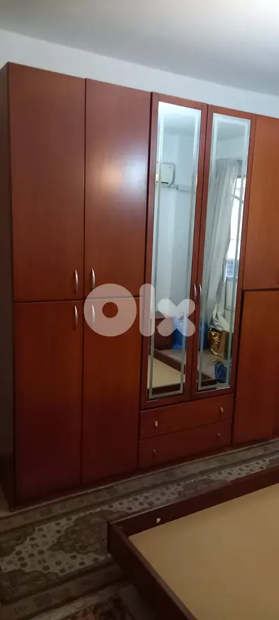 اوضة نوم طابقين ملبسة قشرة زان كتير نظيفة