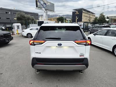 Toyota Rav4 Hybrid 2024 New 4wd XLE FULL OPTIONS 450km bl 20 liters
