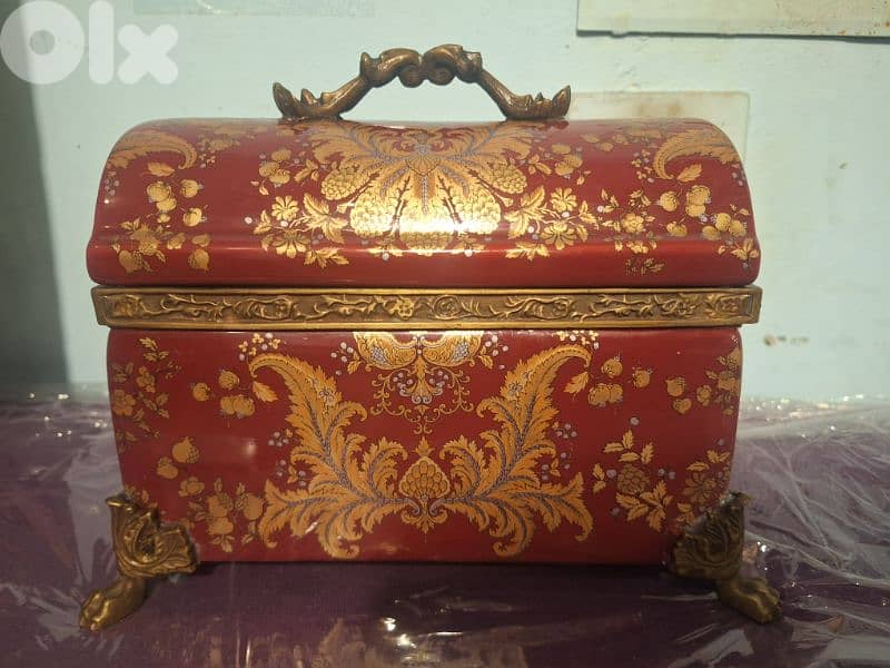 box of porcelain sévres hand made 3