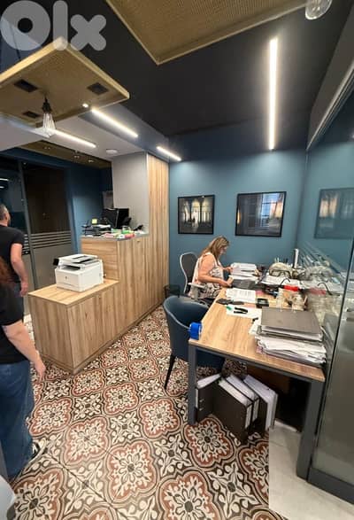 محل للايجار في الاشرفية High end finishing Shop for rent in Achrafieh