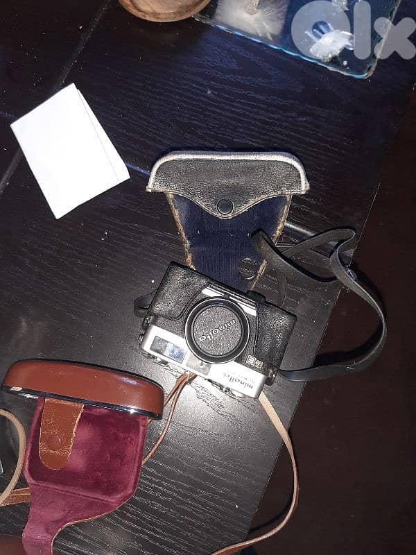 2 cameras With flashes and stand Antique 0