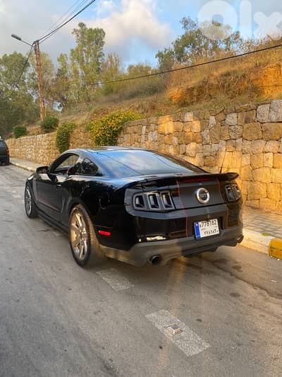 Ford Mustang GT 2010 v8