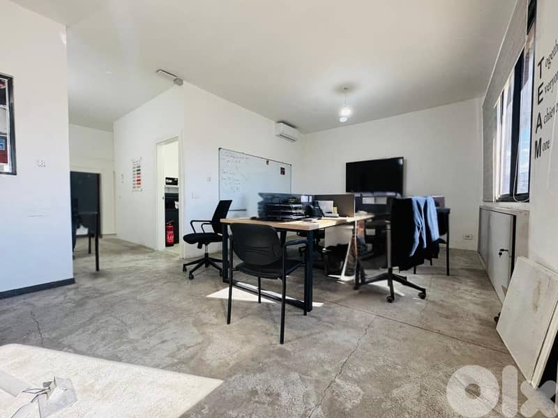 JH25-4603 Office 200m2 for rent in Sin l Fil, $ 1900 cash 0