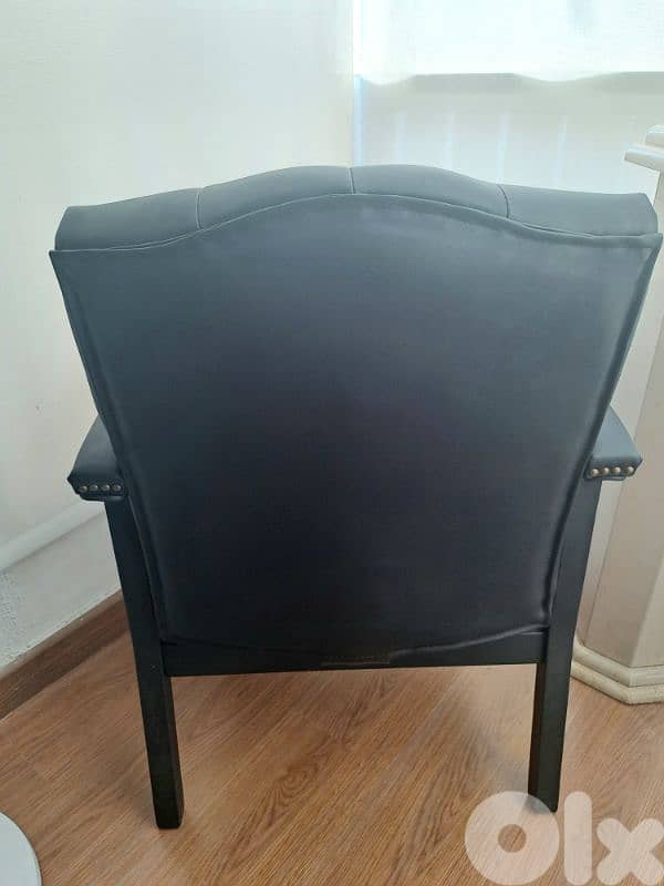 2 chairs , made of leather, excellent condition 2