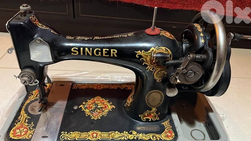 Singer Vintage Sewing Machine 0