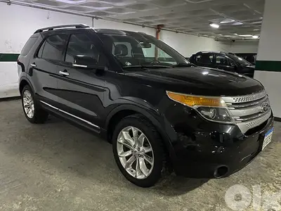 Ford Explorer 2012 XLT.