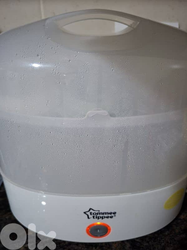 Tommee Tippee Sterilizer + free baby clothes 0