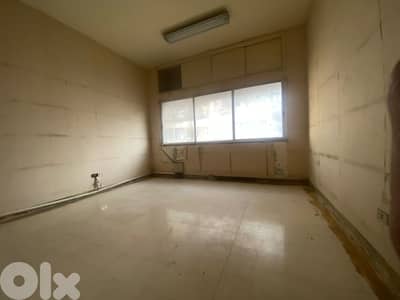 Office Space for Rent in Badaroمساحات مكتبية للإيجار في بدارو