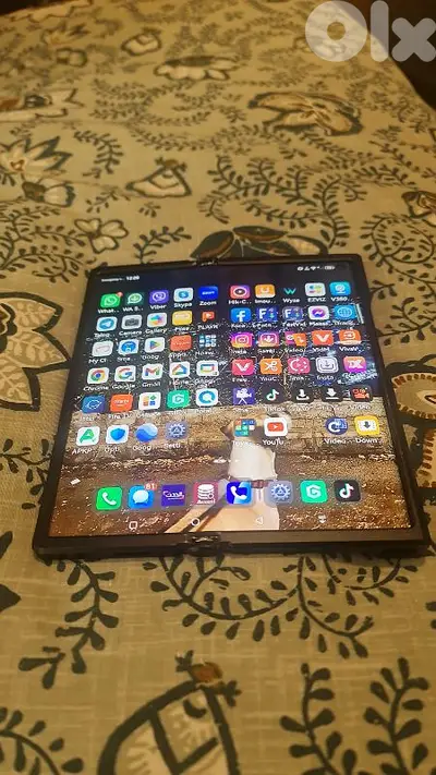 huwaei mate xs2 foldable 512 gb very clean.  GOOGLE PLAYSTORE