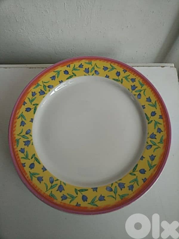 8 flowry plates - Not Negotiable 0