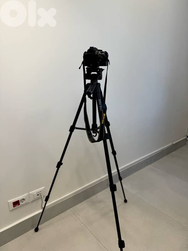 Nikon D3200 + VR Lens 18-55mm + Tripod Eiffel 9500 0