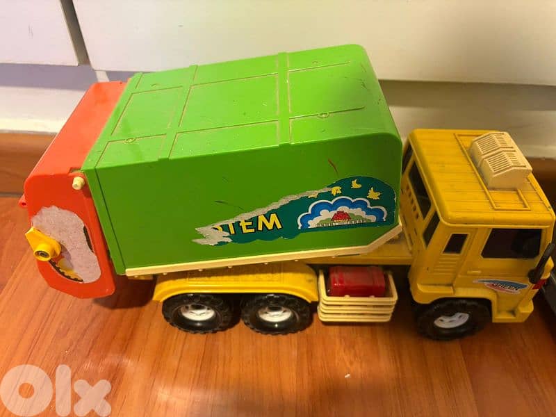 11 trucks very good condition 3
