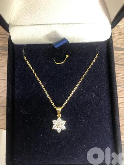 gold necklace and diamond