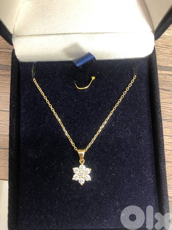 gold necklace and diamond 0